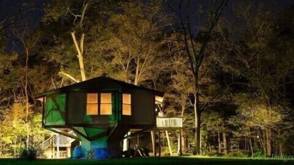 Attica House | Fall FUN in Creekside Treehouse w Hot Tub, Bonfires, Pets OK
