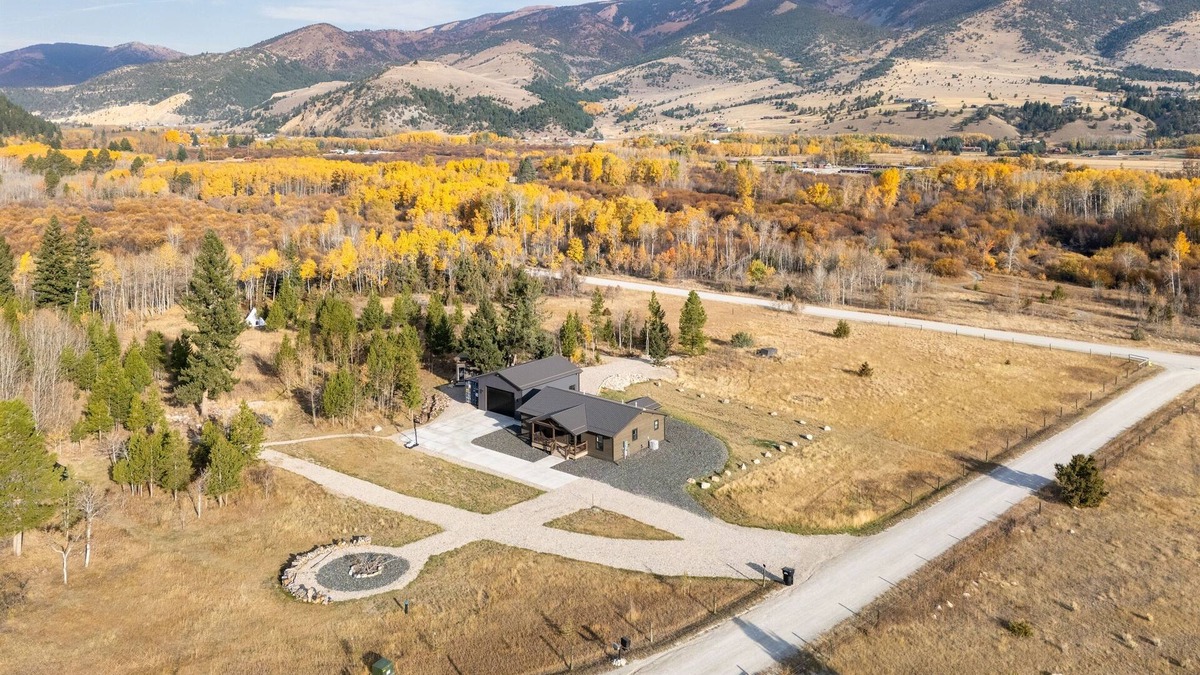 Anaconda Cabin | Fall Mountain Views, Fire Pit, Hunters Welcome!