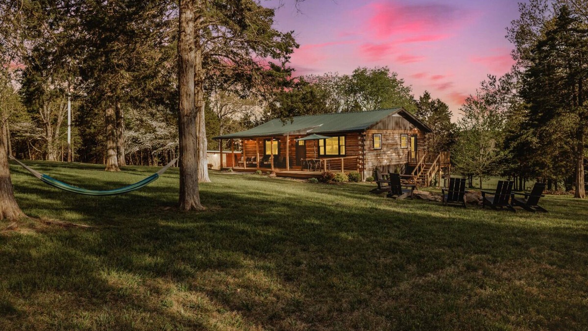 Bourbon Cabin | Fall Nights, Firepit, 10 Acres - Perfect Getaway