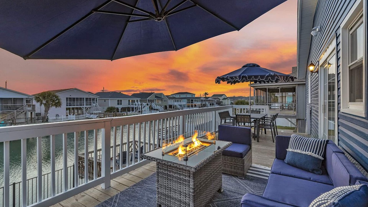 North Myrtle Beach House | Fall Sale! 4 min to Beach! Free Pool Heat! Golf!