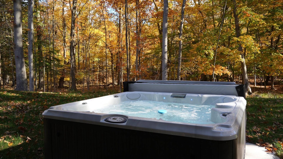 Glenn House | FALL SALE! Lux w. Private Heated Pool| Hot Tub |Sleeps 12 | King beds