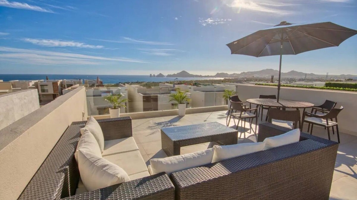 El Tezal House | Fall Savings! Ocean view w/private Rooftop villa & 5min/downtown