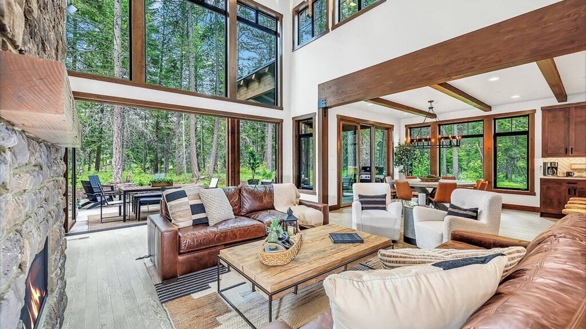 Roslyn House | Fall Savings Ultimate 6BD/6 En-Suites Awaits + Weekday Fun Begins