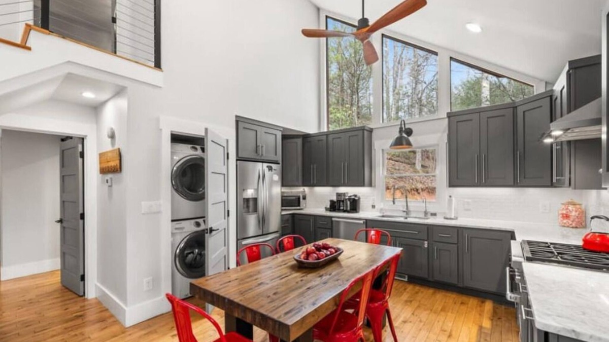 Hemlock Hills Cabin | FALL SPECIAL! 5-Star Home with 2 King Beds, Trundle, Sleeps 6, & Game Room