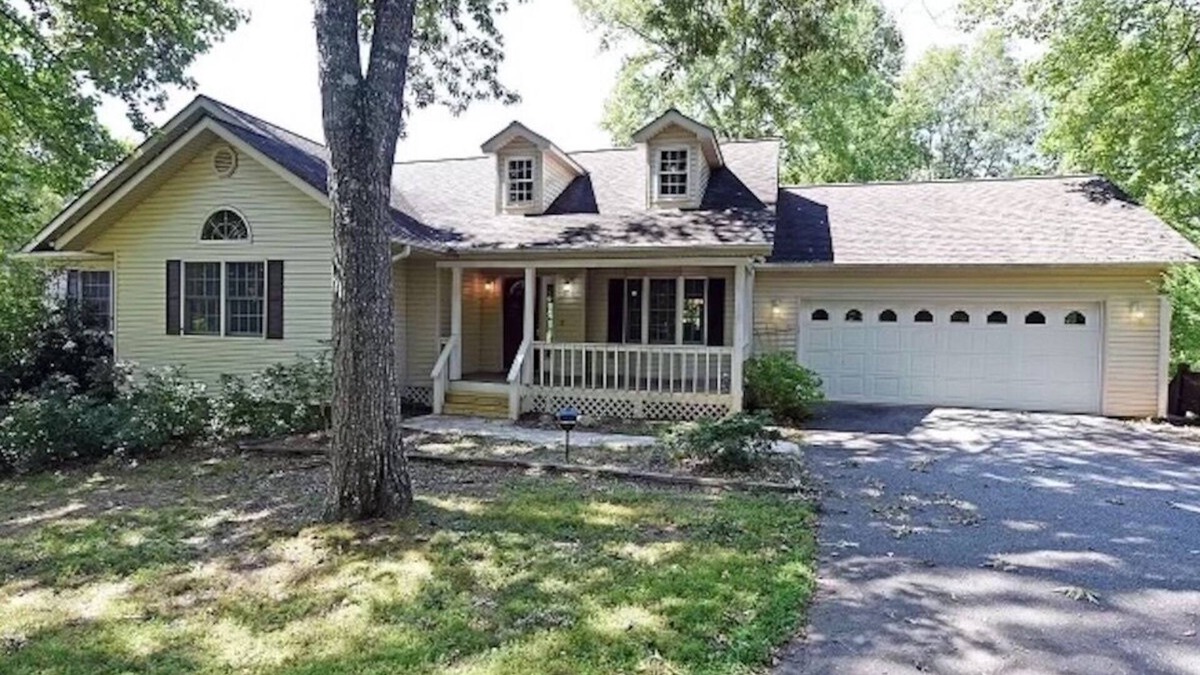 Blairsville House | FALL SPECIAL: STAY 2 NIGHTS GET THE 3RD NIGHT FREEnSept-Nov 2025n1 promo/booking