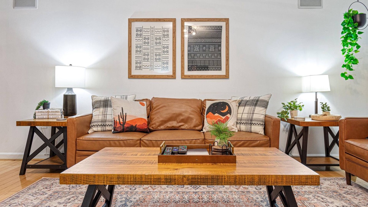 Charter Hills House | Fall Specials! Hot tub-Arcade-Dogs! 5min 2 resort!