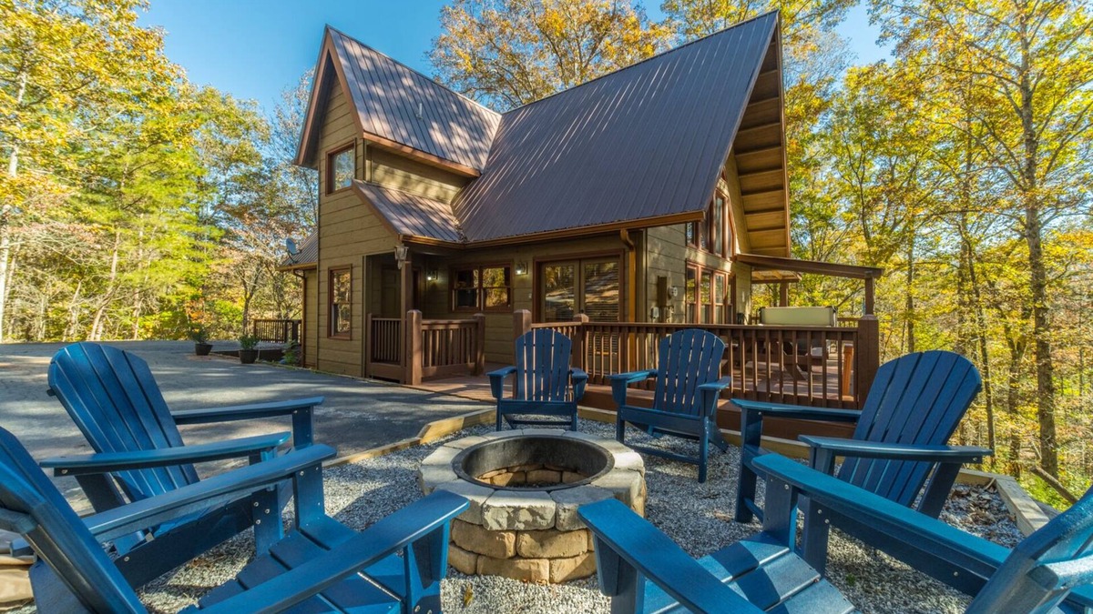 Cleveland Cabin | FALLING LEAF LODGE | LUXURY SECLUDED LOG CABIN | HOT TUB | POOL TABLE | SAUNA