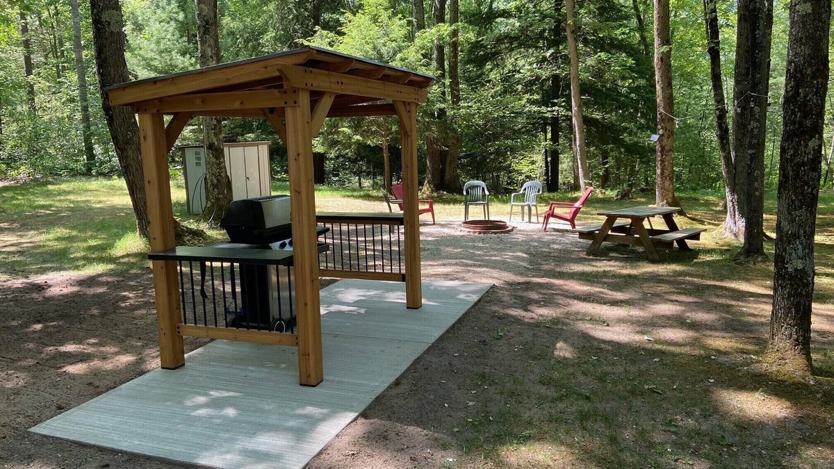 Wellston Cabin | Falling Leaf Retreat Creek Frontage! Privacy! Near Trails, Big Manistee River