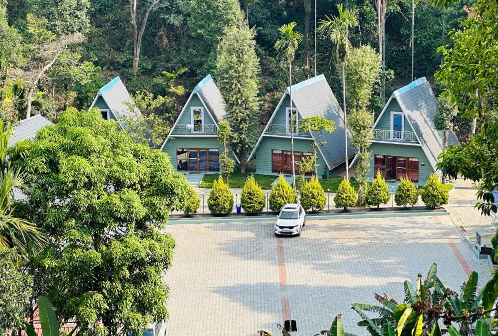 Donigal Resort | Falling Water Resort by Travent Mug