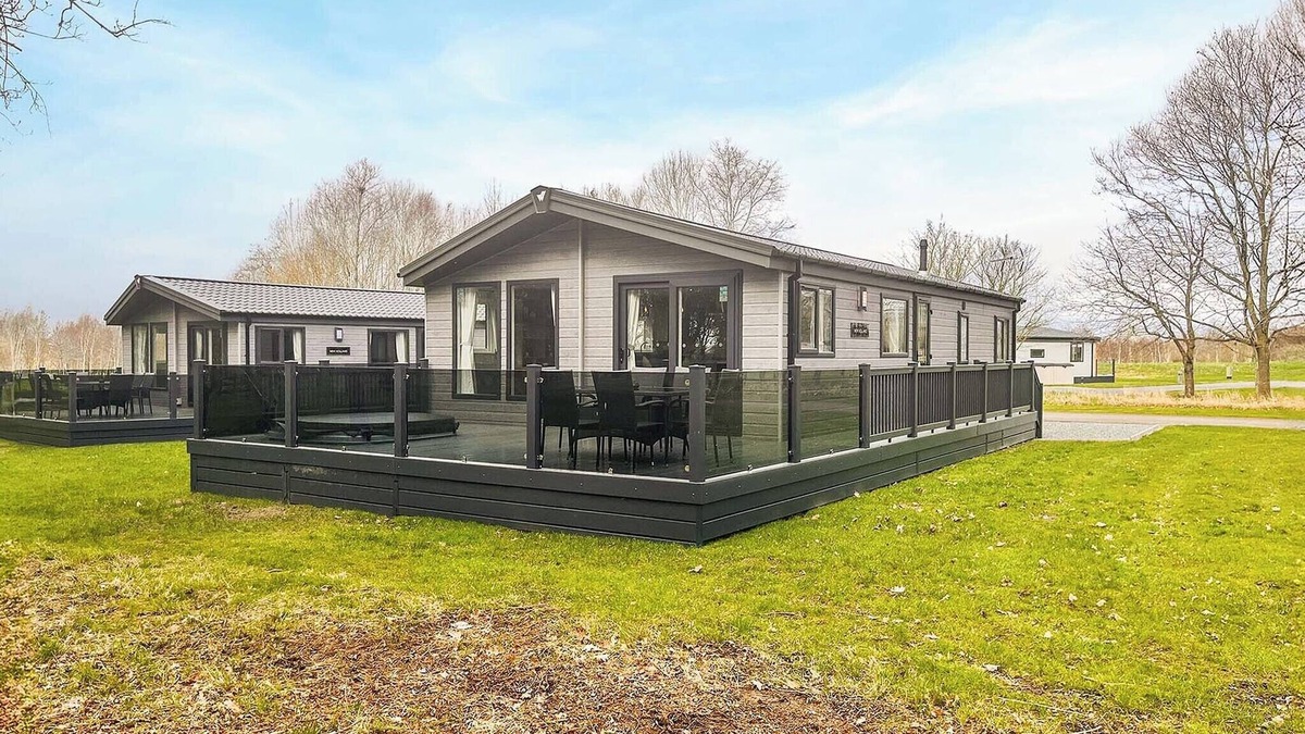 Pershore Ski Chalet | Fallow Pet Friendly Lodge