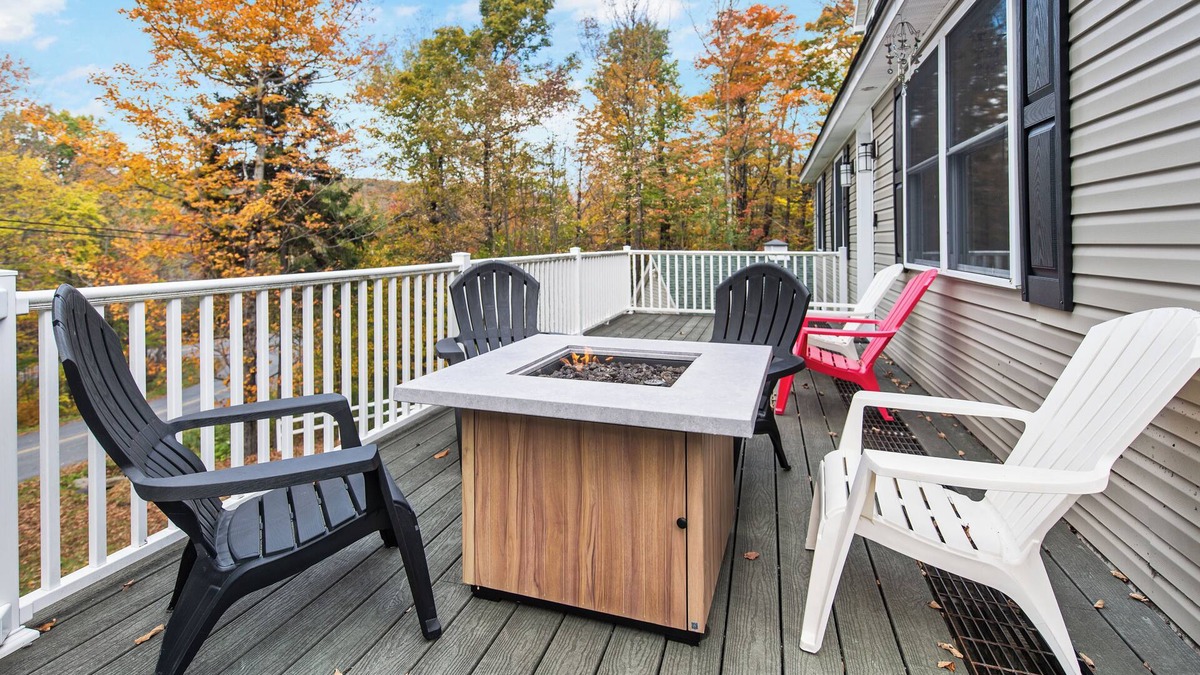 West Dover House | FallTime FAMILY VermonT Getaway - Hot Tub- Game Room- Fire Pit