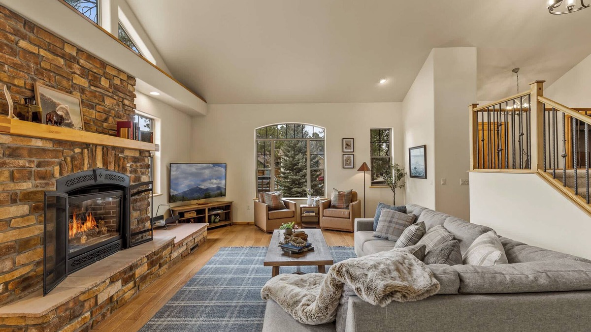 Ponderosa Trails Cabin | Fam-Friendly Cabin Retreat | Hot Tub | Game Room