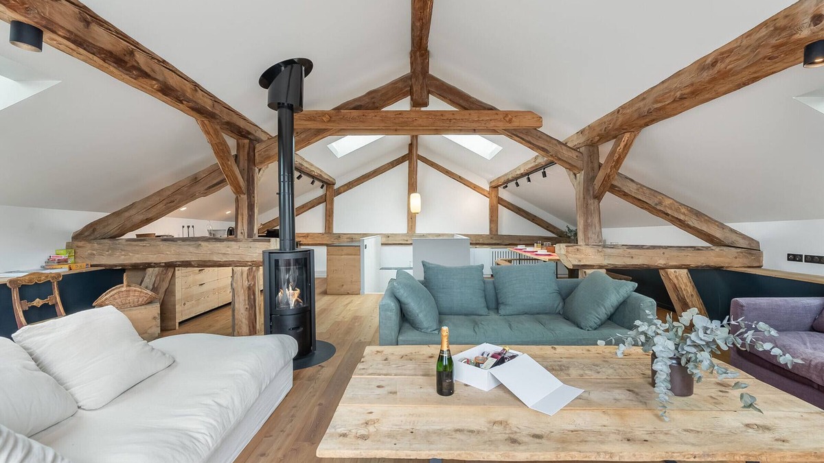 Praranger Ski Chalet | Family Chalet with Sauna, Spa, and Fireplace for 12 – Pet Friendly