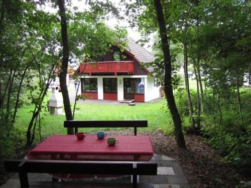Feriendorf Silbersee House | Familienfreundliches Ruhiges Ferienhaus in Feriendorf Silbersee mit Offenem Kamin