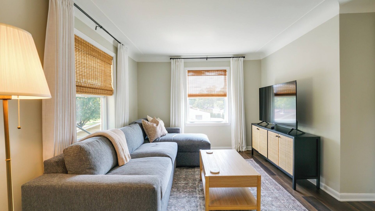 Roseville Apartment | Families Welcome! Convenient Roseville Duplex