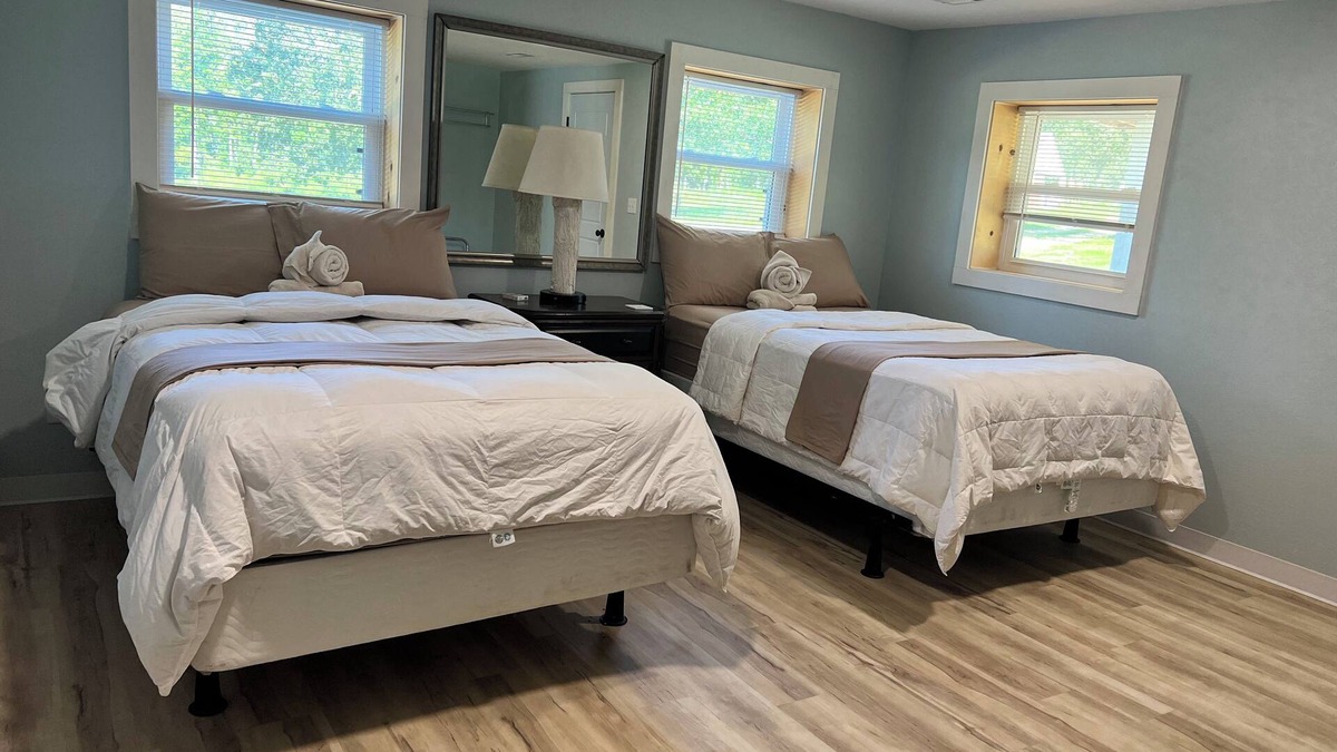 Lebanon Cabin | Family 1-bedroom with Loft cabin Located 3 miles from Bennett Springs State Park