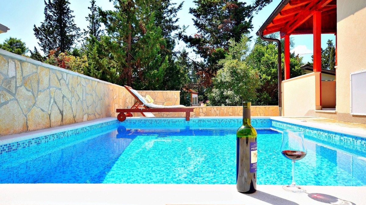 Vrboska Villa | Family 2BR villa with swimming pool 1 min from sea and 3 min from center