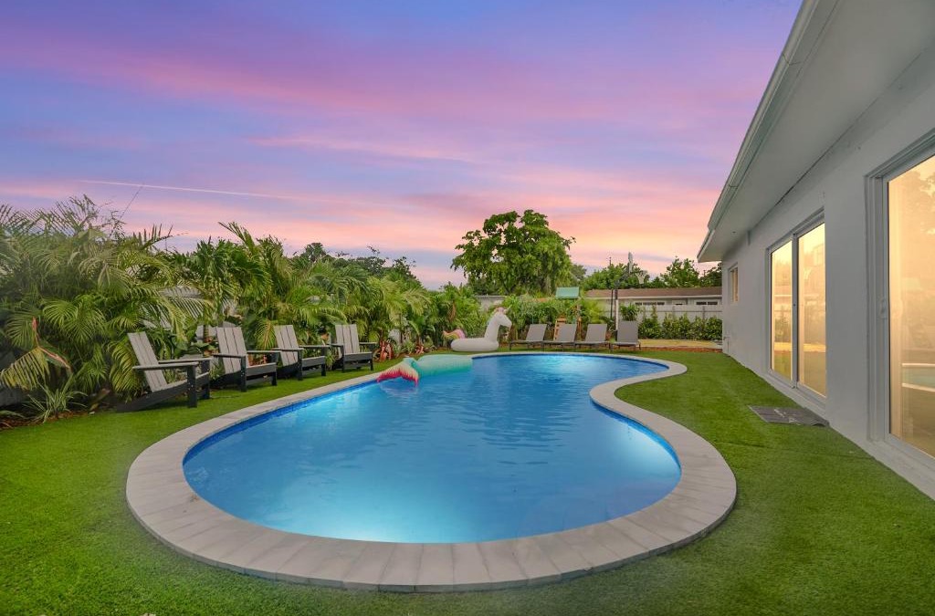 Miami Gardens House | Family 5BR Miami Resort Pool, Sports & BBQ Oasis L04