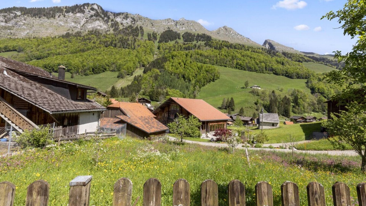 Jaun House | Family and Nature in a Traditional Chalet