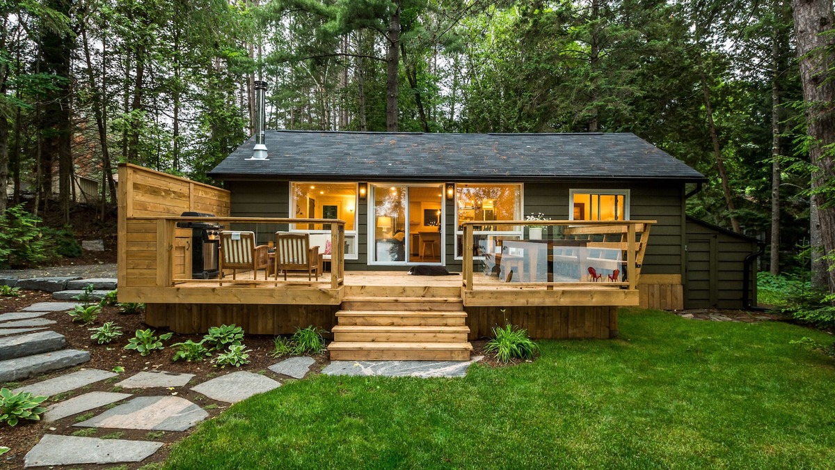 Algonquin Highlands Cottage | Family And Pet Friendly Lakefront Cottage With Bunkie On Oxtongue Lake