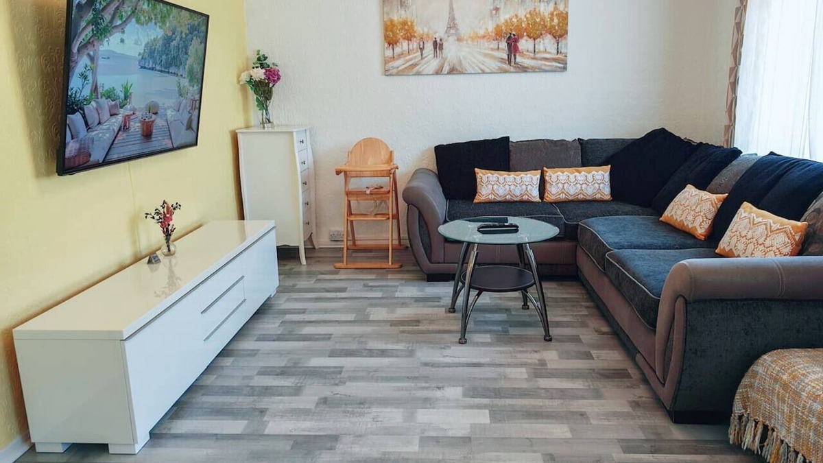 Baglan House | Family and pet-friendly flat near beach and countryside