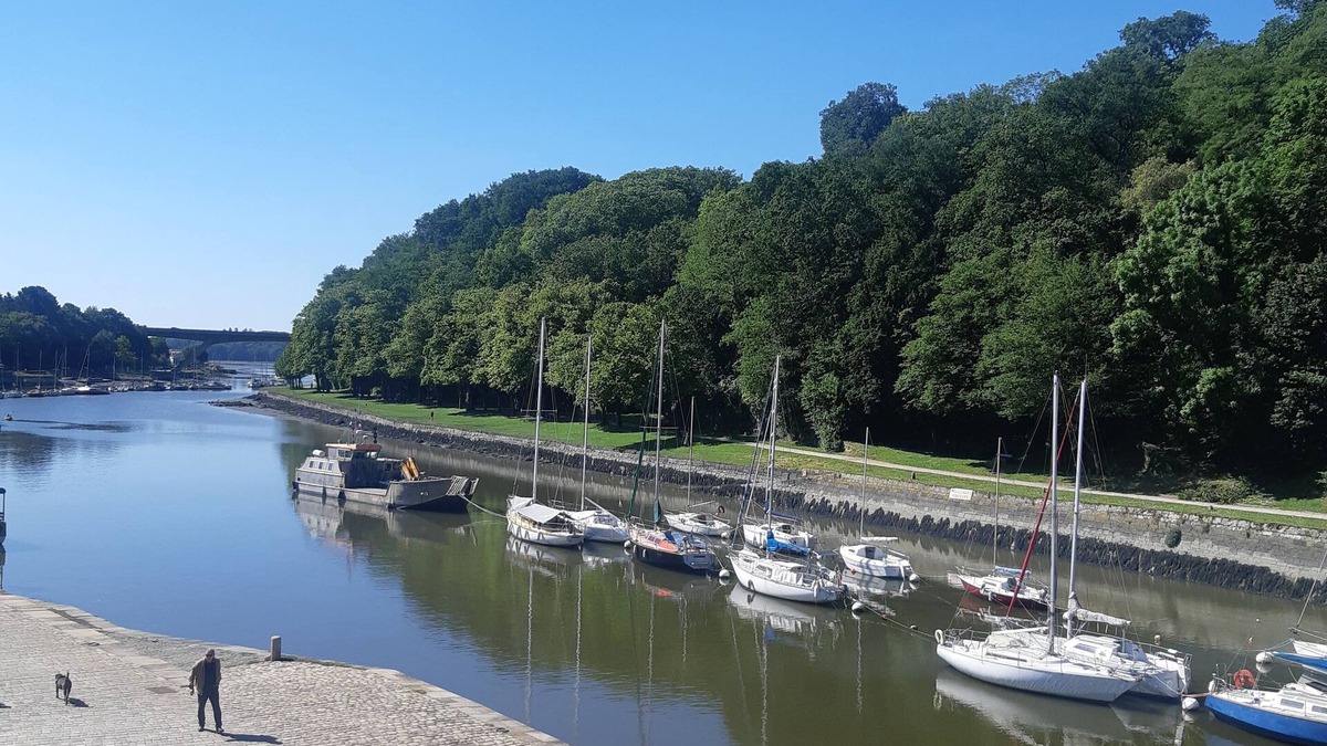 Port de St Goustan Apartment | Family apartment on the Quays of St Goustan