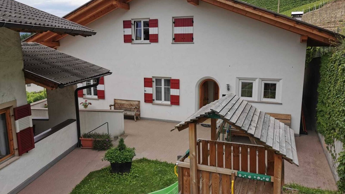 Kurtatsch an der Weinstraße House | Family apartment with playground and terrace surrounded by vineyards