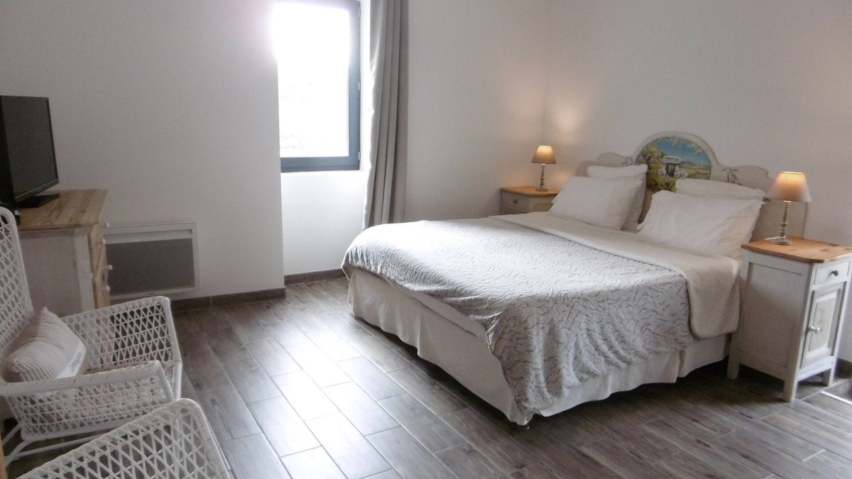 Brujas Bed & Breakfast | Family bed and breakfast Bastide Sud Ardèche Mas les Dolmens
