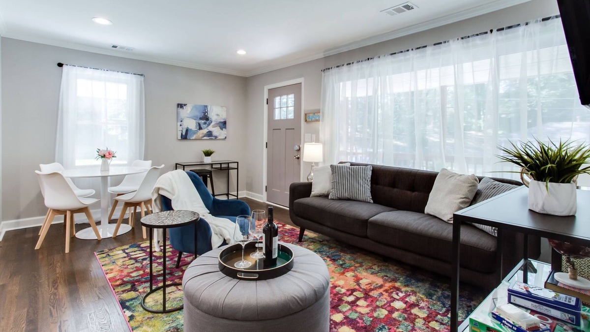 Smyrna House | Family Bungalow/mins to Braves w/king/backyard
