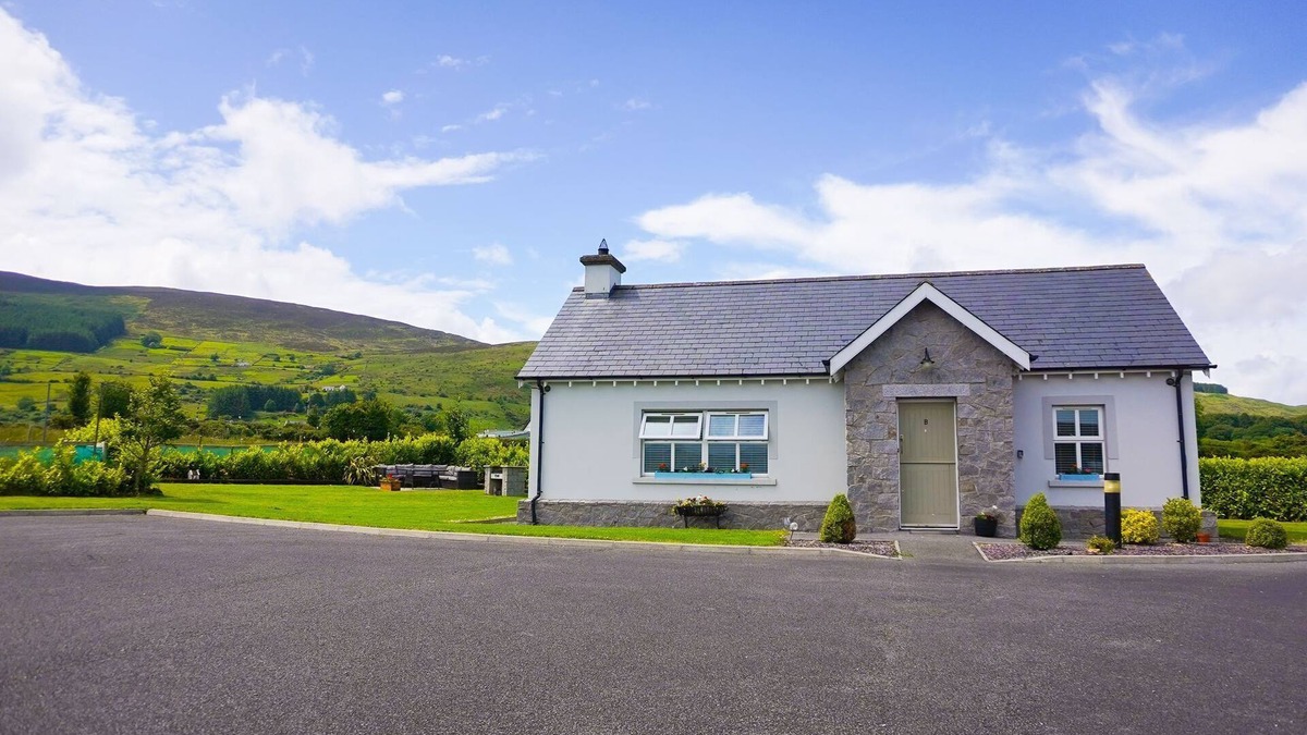 Newry House | Family-Bungalow-Private Bathroom-Countryside view