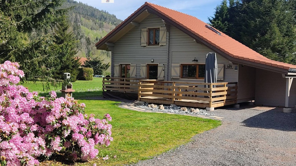 Ban-sur-Meurthe-Clefcy Ski Chalet | Family chalet with authentic charm and forest views. 15 km from Gérardmer