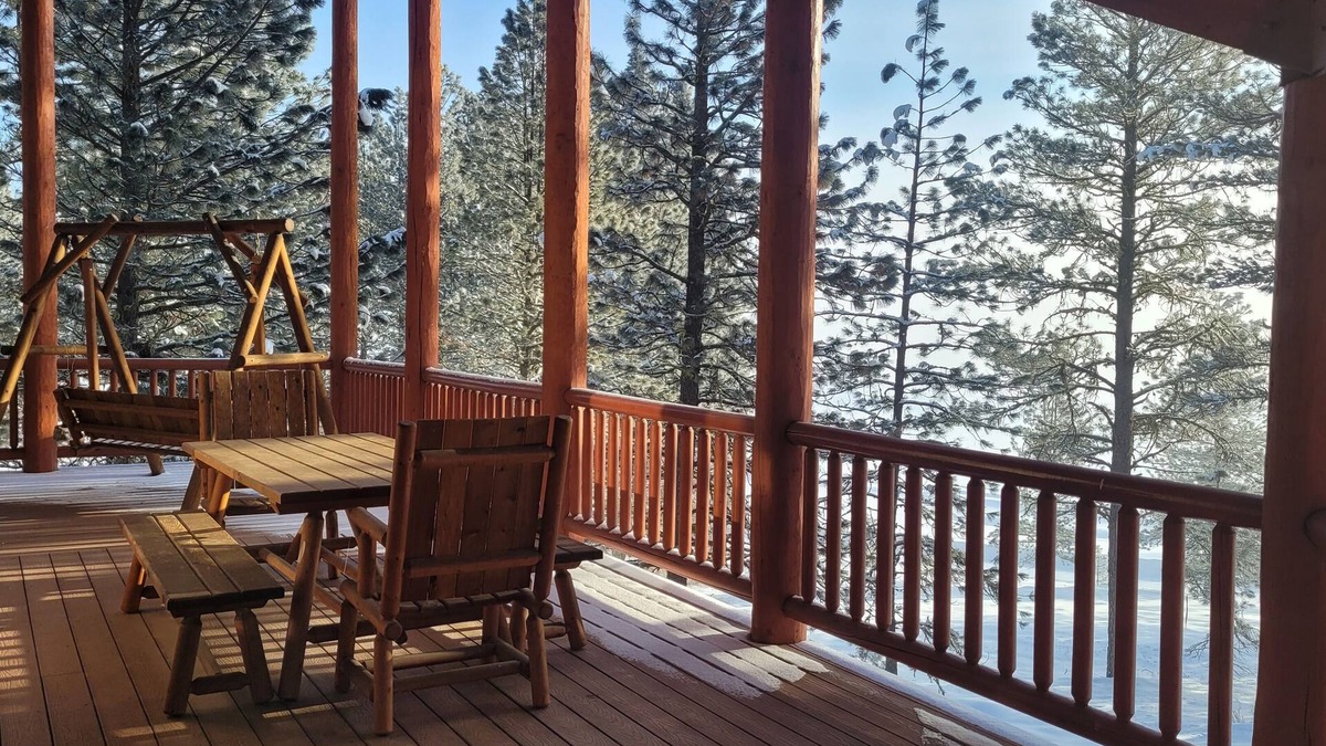 New Meadows Cabin | Family cabin in the Moutains-golf, pool, pickle ball, hot spring, skiing & more!