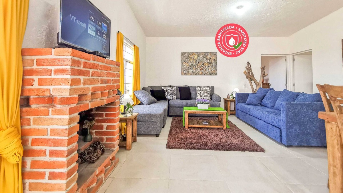 El Marques House | Family cabin for 10 + Campfires, BBQ & WiFi