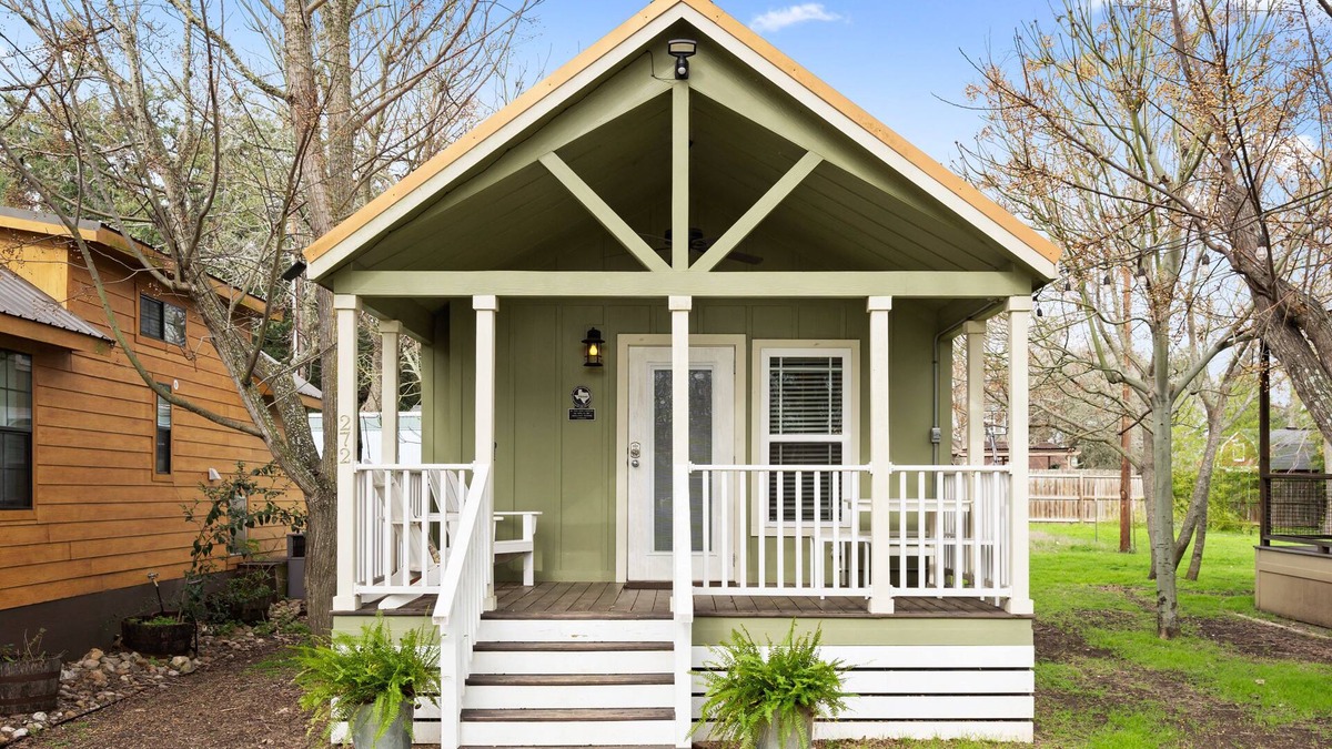 Staples Cabin | Family Cabin w/deck near San Marcos River!