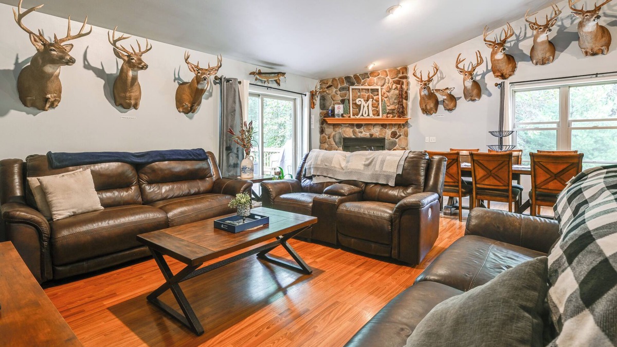 Wisconsin Dells Cabin | Family Cabin w/Hot Tub: 10 Mi to The Dells!