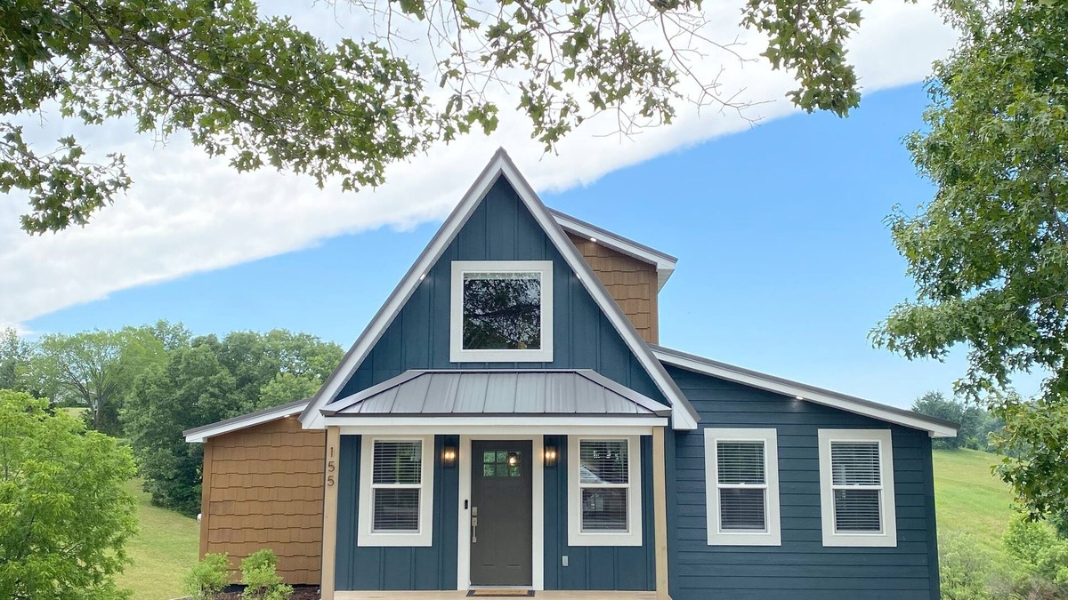 Branson Cabin | Family Cabin with Treehouse & Pond near Branson