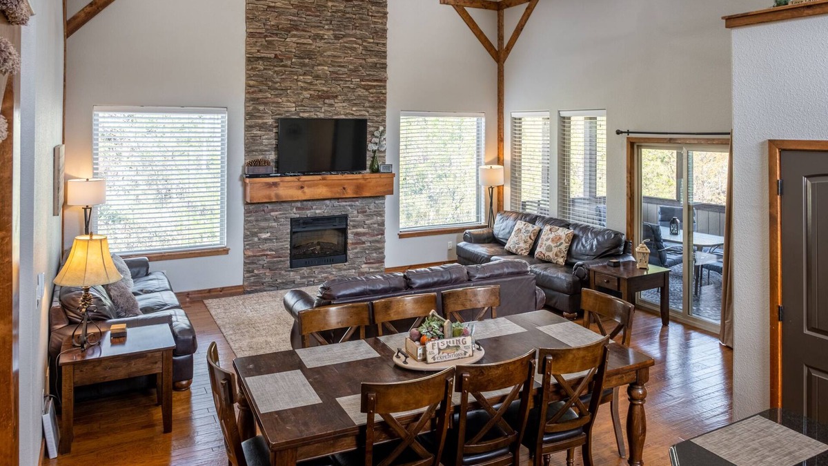 Hollister House | Family Canyon Lodge ~ Large Gathering Place