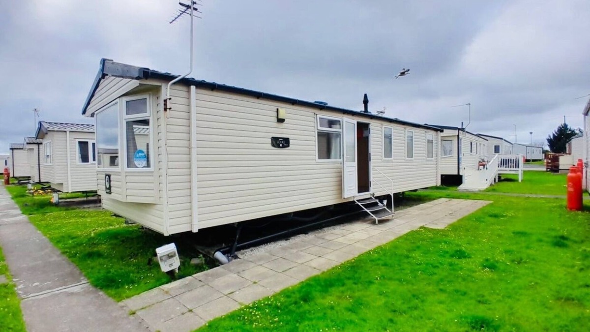 Fleetwood Cabin | Family Caravan In Cala Gran