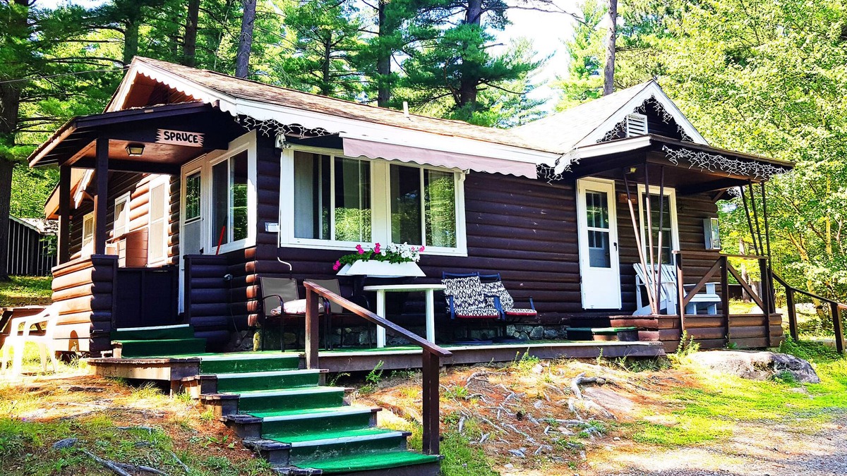 Wilmington Ski Chalet | Family Chalet with Fireplace