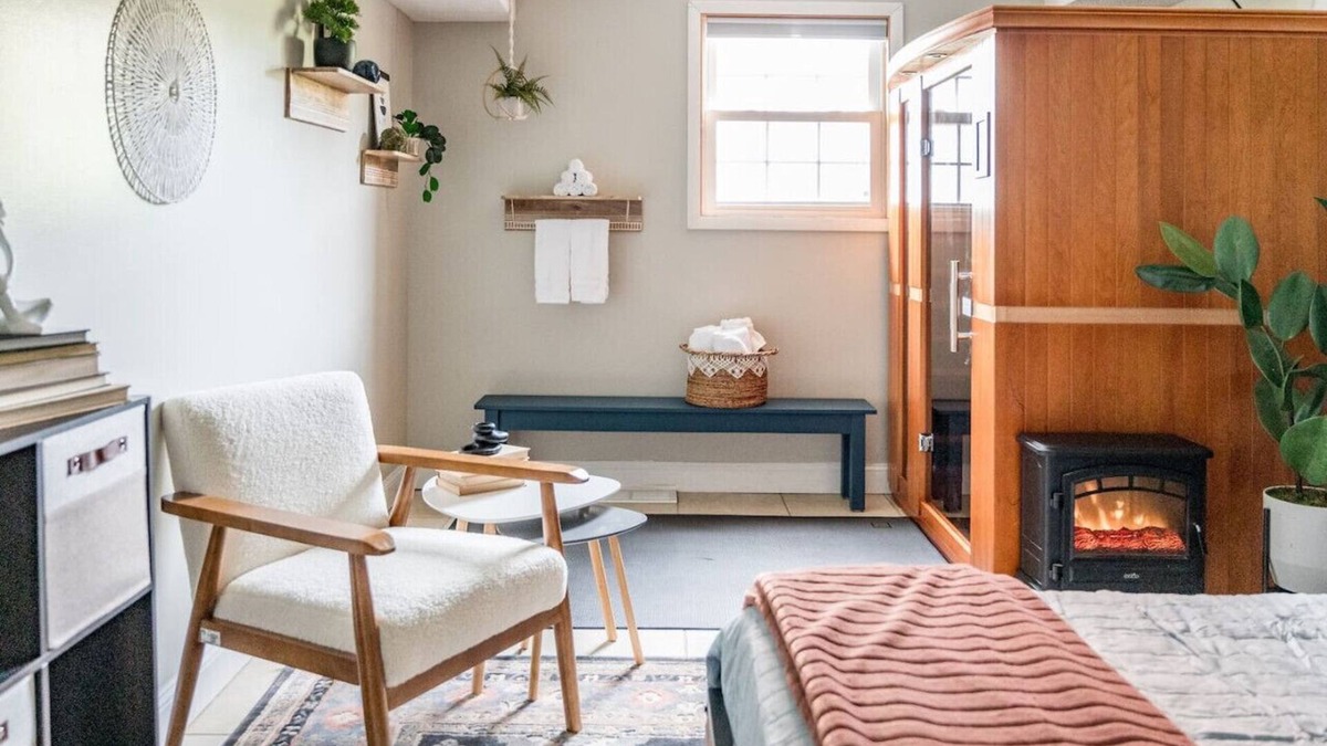 Peakland House | Family Comfort: Sauna, WFH Setup, Central Location