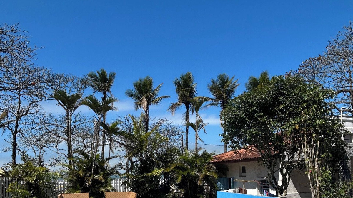Santa Terezinha House | Family condominium facing the beach.