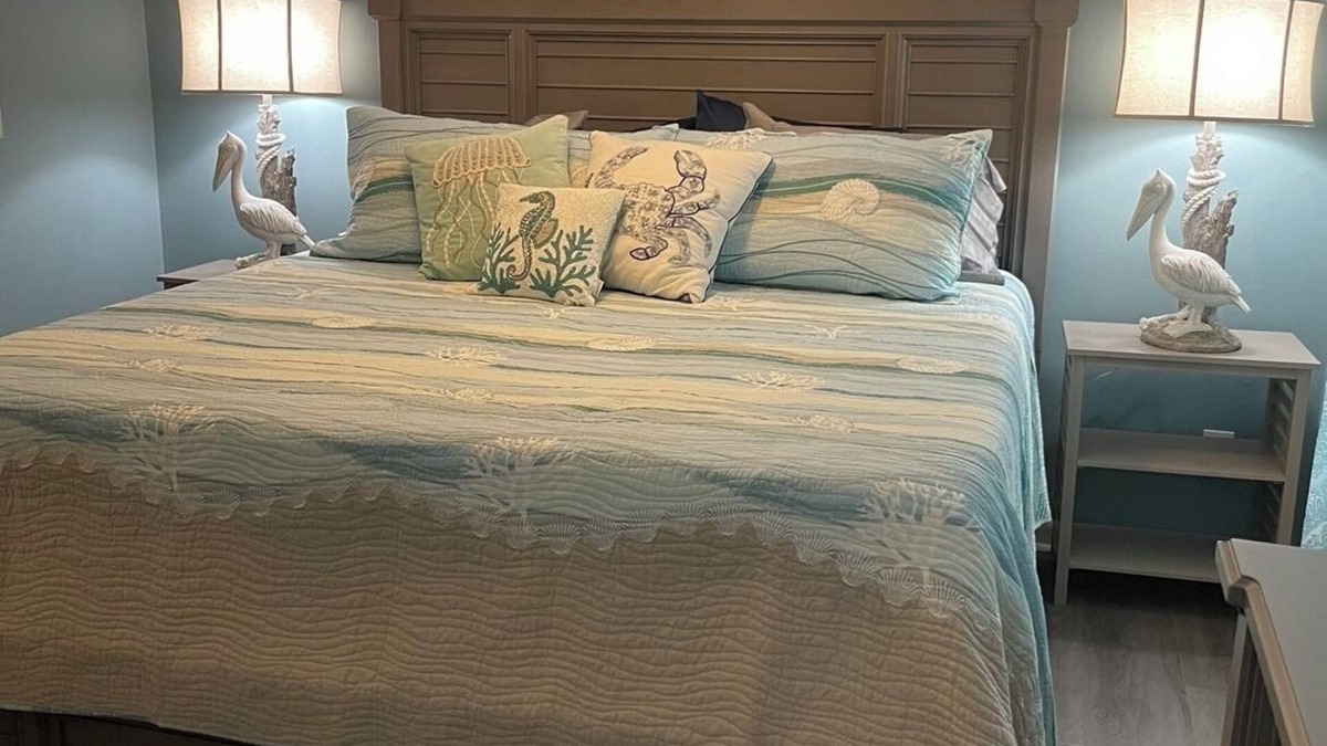 Gulf Breeze House | Family cottage by boat launch, minutes to Navarre or Pensacola Beach!