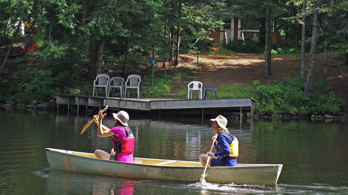Bracebridge Cottage | Family cottage by river pet friendly sleeps 7, 3 waterfalls and hiking trails
