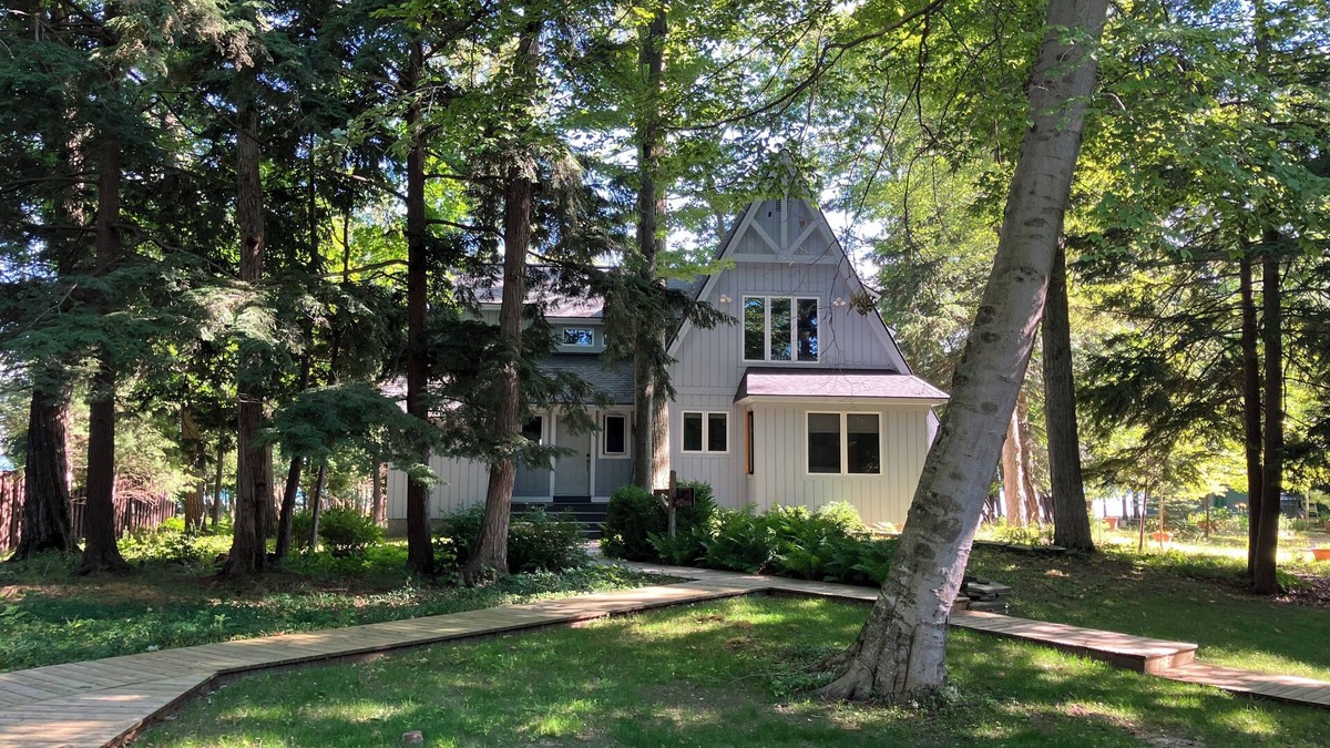 Glen Arbor Cottage | Family Cottage North Shore of Big Glen Lake