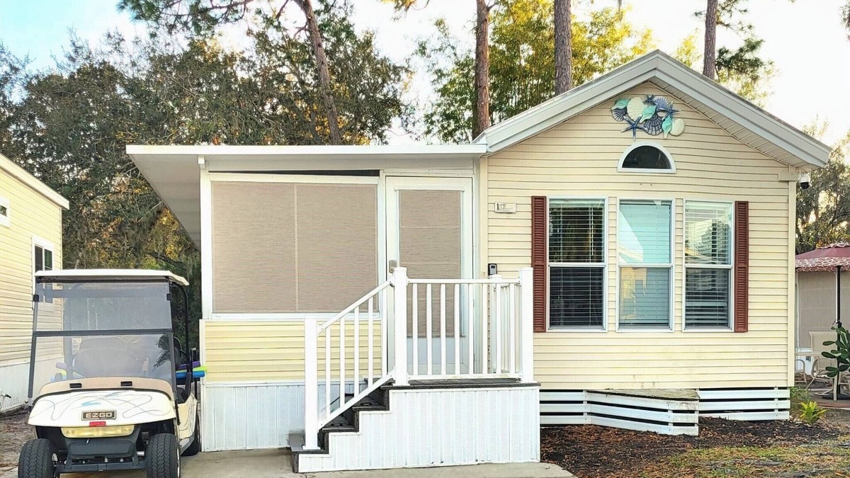 Braden River Cottage | Family cottage with private backyard