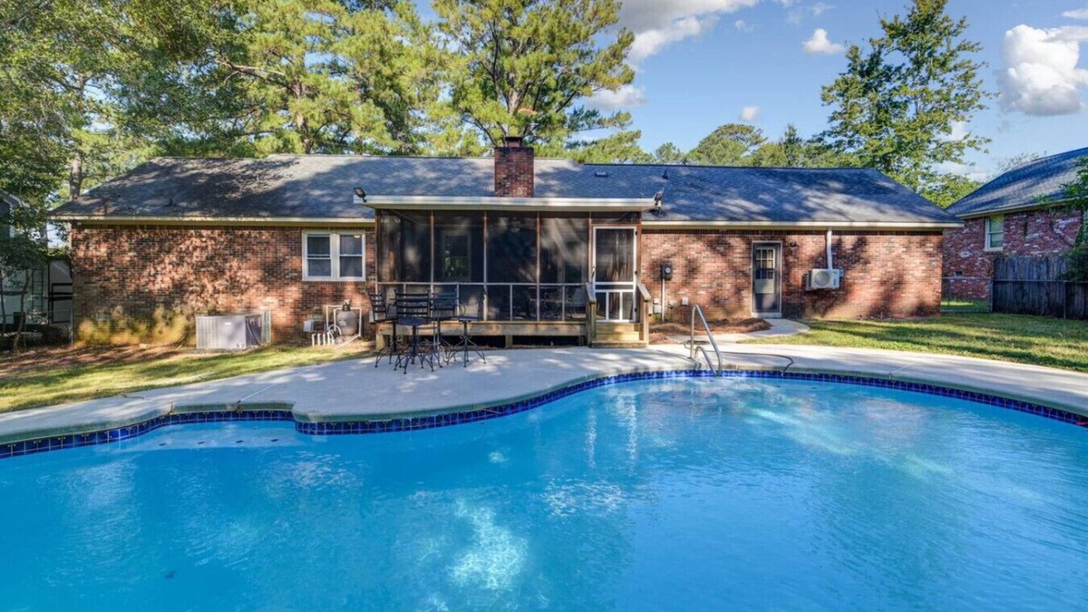Columbia House | Family Cove | 4BR + Private Pool & Billiards