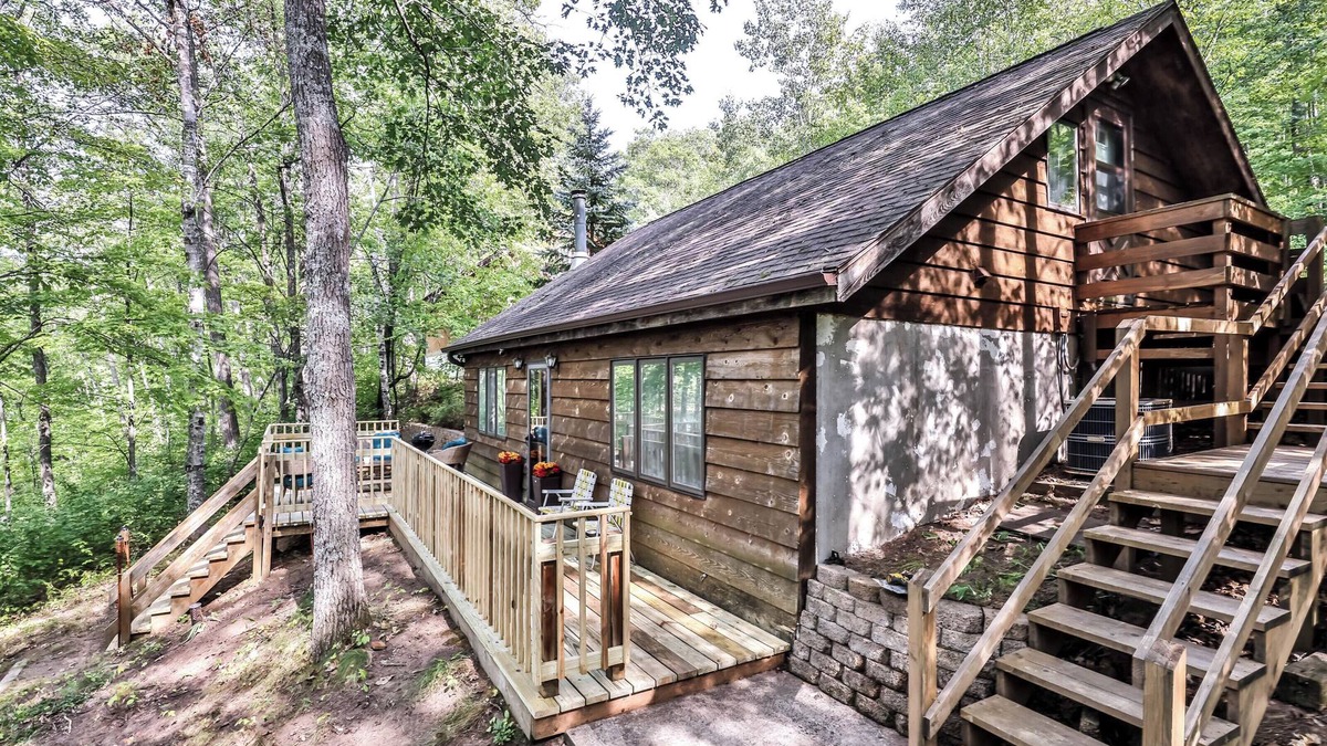 Arbor Vitae Cabin | Family & Dog Friendly- Private Year Round Lakefront Cabin with dock