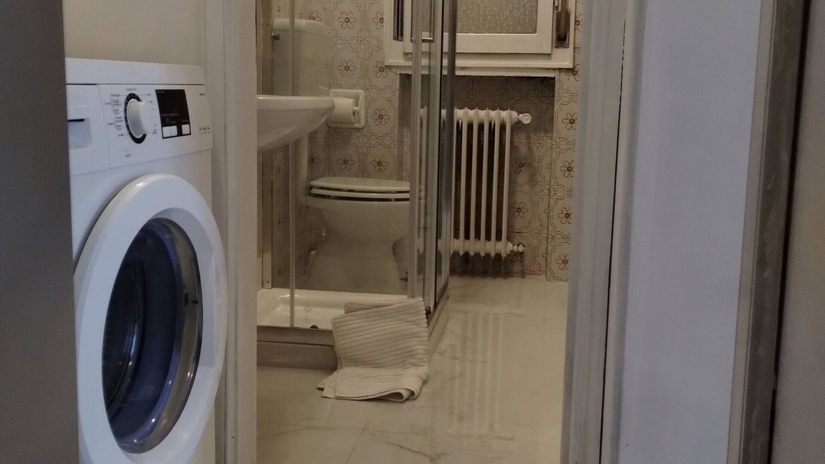 Padova Apartment | Family; double bed + 1 twin bed or 3 twin beds; balcony; park free easy front