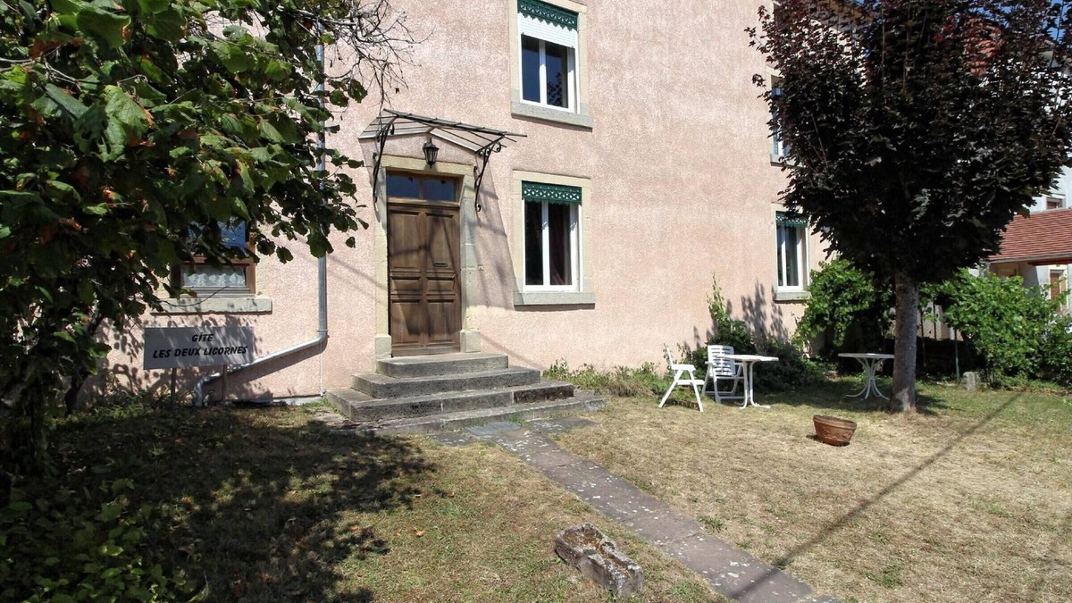 Anchenoncourt-et-Chazel Cottage | Family cottage for 6 with games room and billiards