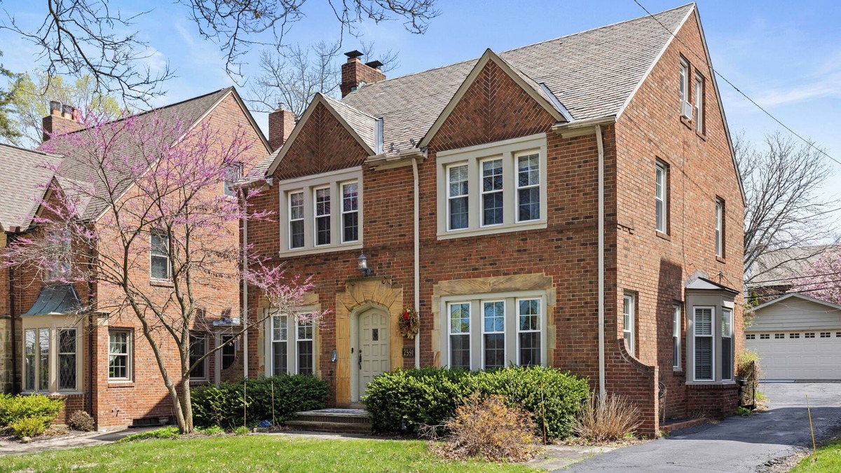 University Heights House | Family Friendly Home, Sleeps 12, 10 min to Cleveland Clinic. Space for Many!